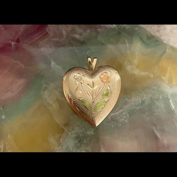 ✨Vintage Gold filled Locket ✨ - Picture 2 of 4